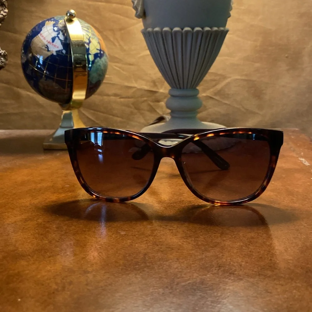 Juicy Couture New  Brown “tortoise”Sunglasses…..free Bebe bag - Picture 2 of 12